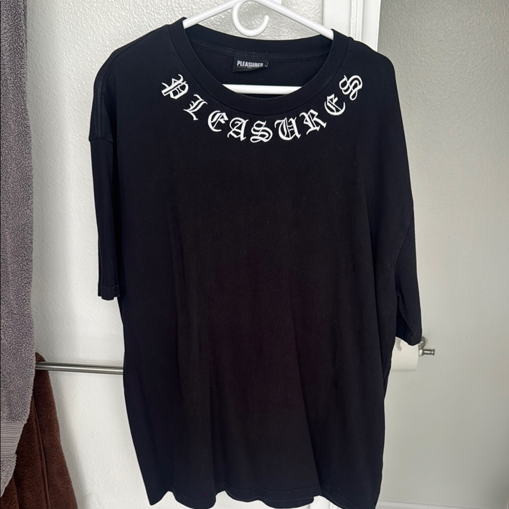 Pleasures Black embroidered neck logo T shirt - oversized fit